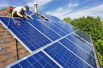 Jak funguje fotovoltaika a vyplatí se pro rodinný dům?