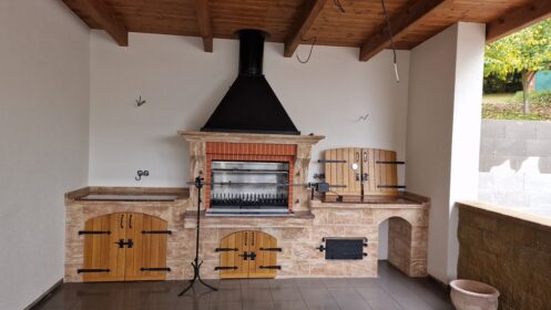 Zděný zahradní gril s udírnou: Perfektní doplněk vaší zahrady