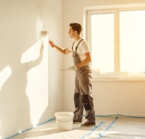 Letní malování bytu: Osvěžte svůj domov s radostí a efektivitou