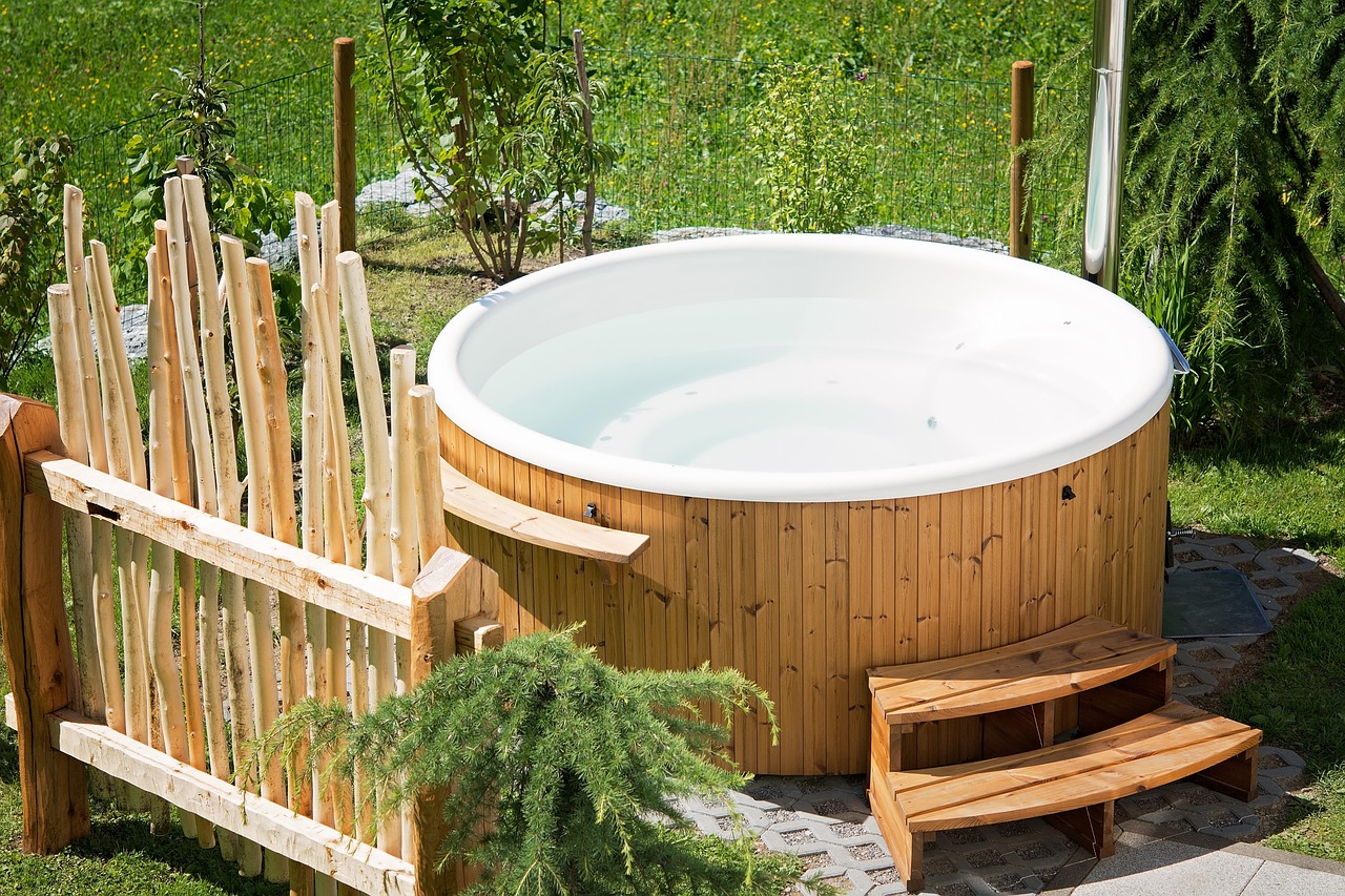 whirlpool-1580294_1280