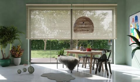 Jak sladit barvu dřevěných žaluzií se stylem interiéru?
