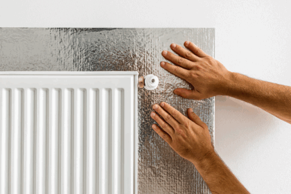 Odrazová fólie za radiátor: Zastavte únik tepla a peněz ihned