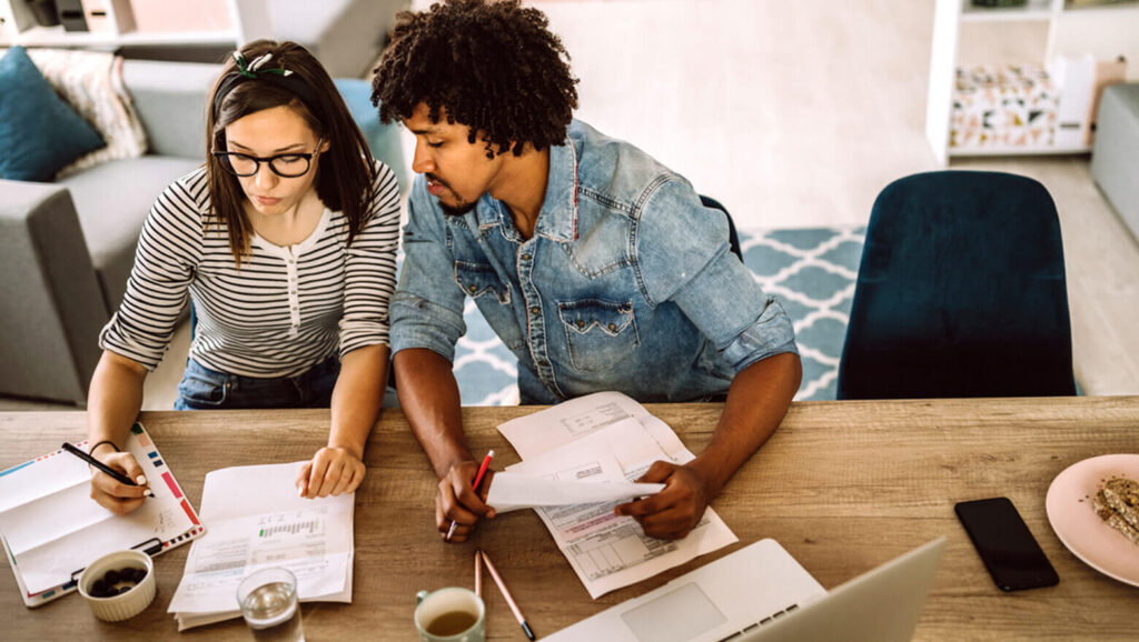 couple-home-finances-budgeting_SOMN19160_1162855471_is_1560x880