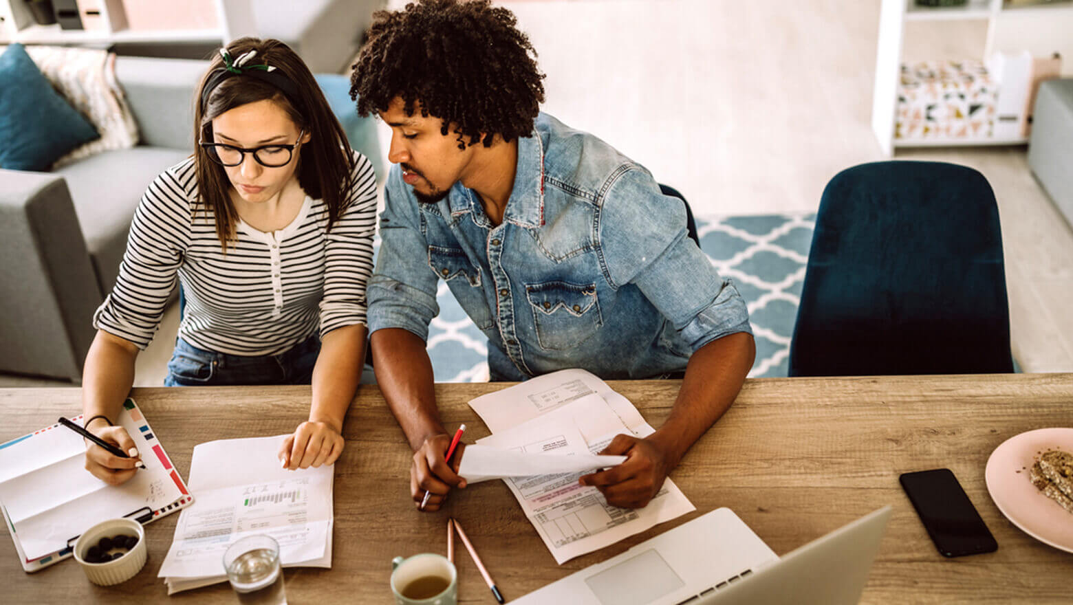 couple-home-finances-budgeting_SOMN19160_1162855471_is_1560x880