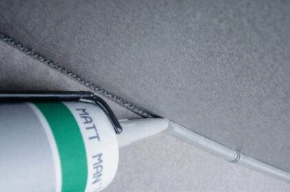 Renovace terasy nebo plotu: Detaily, které rozhodují o tom, zda se vám stavba po první zimě rozpadne