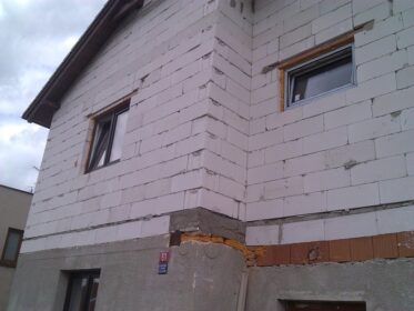 Rekonstrukce staršího domu: 5 věcí, které prodraží rozpočet, pokud se podcení průzkum